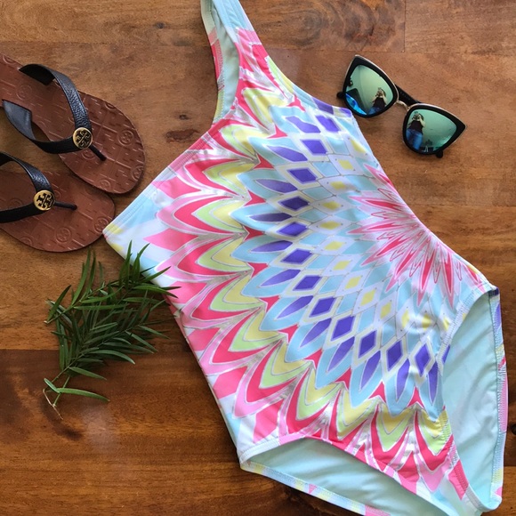 BAR III Starburst One Shoulder One Piece Swimsuit - Picture 3 of 4